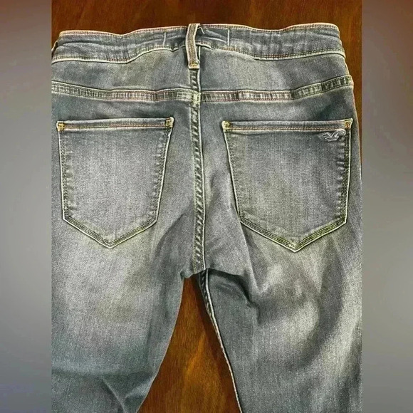 HOLLISTER ― 5 SHORT ― MID-RISE JEAN LEGGING Distressed Light Wash Jeans - Picture 12 of 13